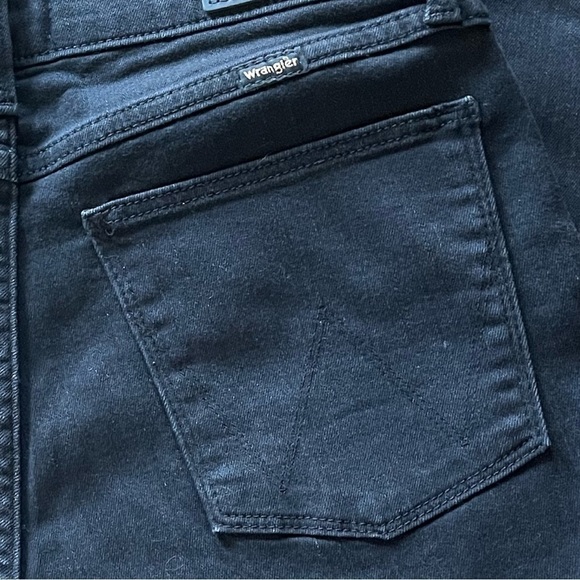 Women's WRANGLER HIGH RISE BOLD BOOT JEAN IN BLACK Size 10/30X30 NWT STRETCH - Picture 7 of 12